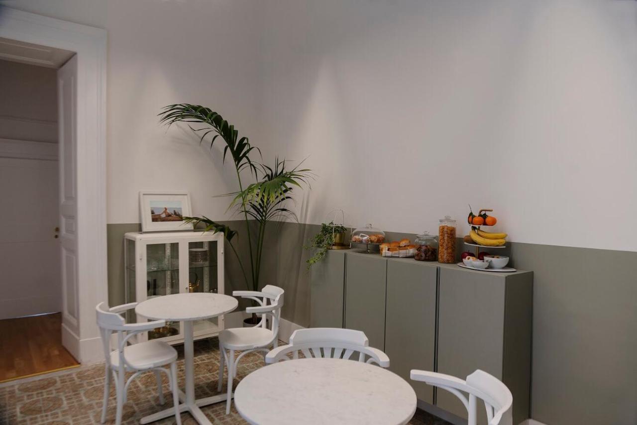 Interno21 *